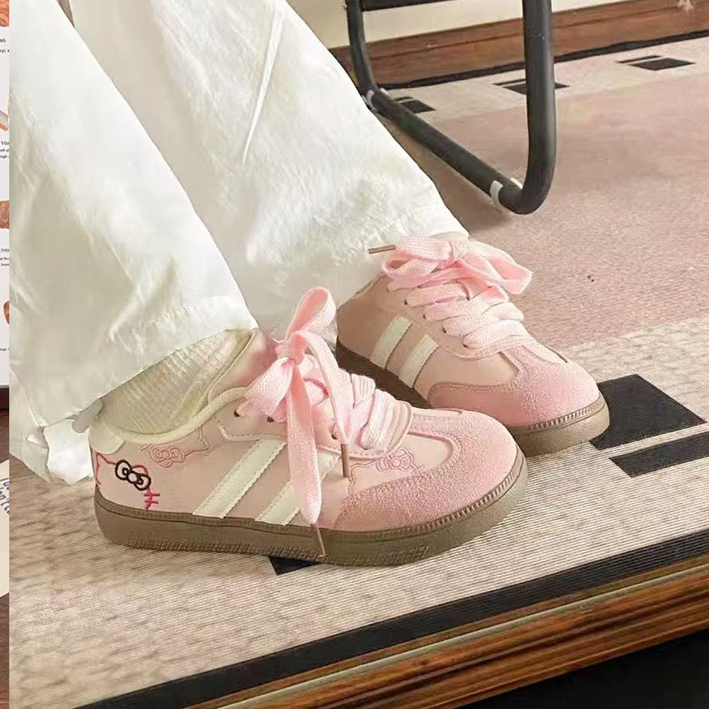 Hello Kitty Women's Casual Out - Women'S Shoes Casual Sneakers recension och pris