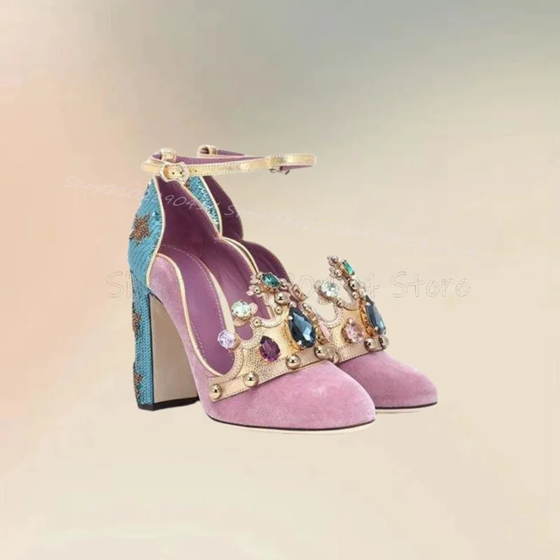 Court Style Crystal Crown Desi - Court Heel Pointed recension och pris