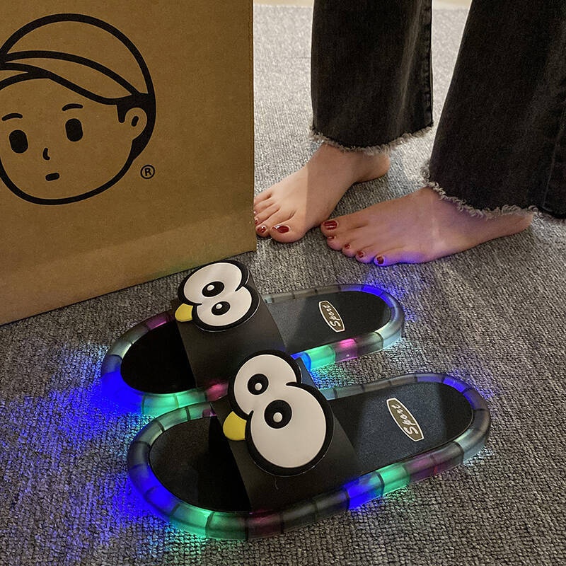 Funny Big Eyes Luminous Slide  - Mule Slip On recension och pris