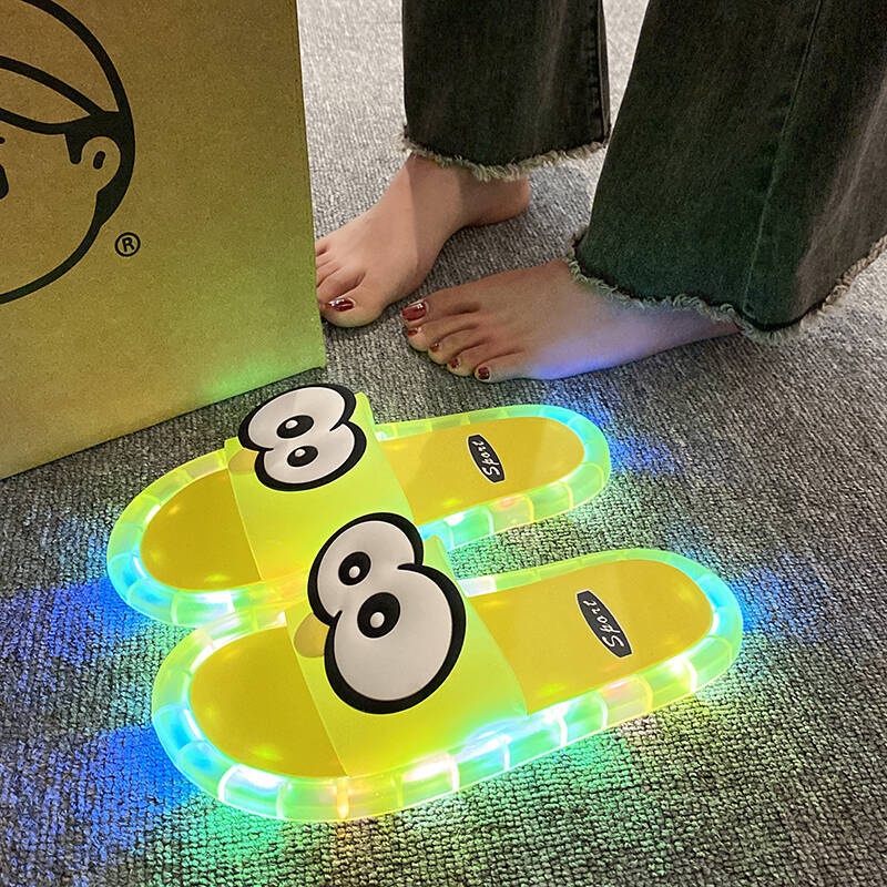 Funny Big Eyes Luminous Slide  - Mule Slip On recension och pris